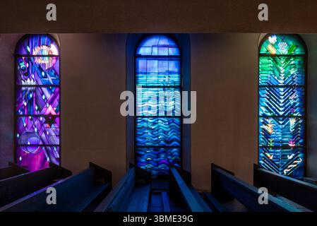 Kirchen im Rhein-Kreis-Neuss, Neuss, Collegium Marianum, Mack-Kapelle, Fensterwand Foto Stock