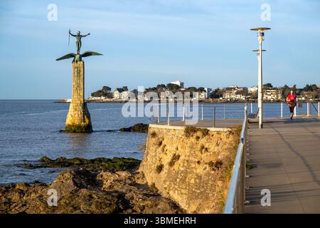 Francia, Loira Atlantica, Estuaire de la Loire, Saint Nazaire, la grande plage, Monumento americano chiamato Sammy costruito in memoria dello sbarco americano del 26 giugno 1917 a Saint-Nazaire sulla spiaggia sul lungomare Foto Stock