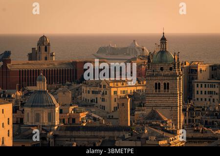 Panorama di Genova dalla terrazza di Castelletto Foto Stock