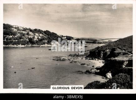 Glorious Devon: Sunny Cove e la città di Salcombe, Devon, Inghilterra. Dalla serie "Coastwise" di carte per sigarette pubblicate nel 1939 da J.A. Pattreiouex Ltd., una società di tabacco con sede a Manchester, nota per la produzione del marchio Senior Service. Foto Stock