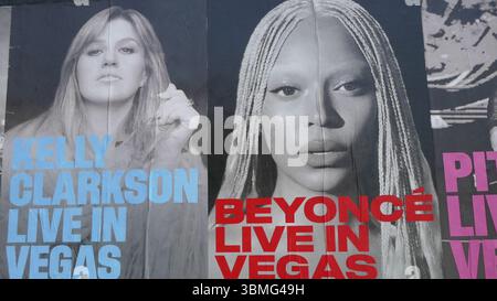 Los Angeles, California, USA 26 giugno 2025 Kelly Clarkson, Beyonce e Pitbull Las Vegas Billboard su Sunset Blvd il 26 giugno 2025 a Los Angeles, California, USA. Foto di Barry King/Alamy Stock Photo Foto Stock