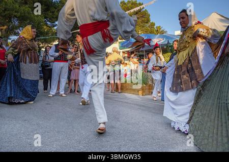 Coppie che ballano, pagine di ballo tradizionale, danza tipica di Ibiza, Portinax, Ibiza, Isole Baleari, Spagna, Europa Foto Stock