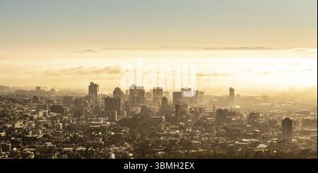 Città del Capo al mattino presto durante l'alba con una luce meravigliosa in Sudafrica Foto Stock