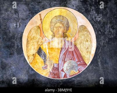 Turchia: Affresco dell'Arcangelo Michele nel parekklesion (cappella laterale), Chiesa del Santo Salvatore a Chora (Moschea Kariye), originariamente una chiesa cristiana ortodossa, Istanbul. La chiesa di Chora fu originariamente costruita all'inizio del IV secolo e si trovava fuori dalle mura della città di Costantinopoli. I bellissimi mosaici e affreschi risalgono all'inizio del XIV secolo e sono stati creati dal potente statista greco bizantino Teodoro Metochites. Foto Stock