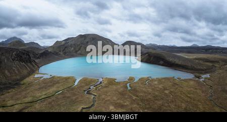 vista panoramica di un lago nelle highlands Foto Stock
