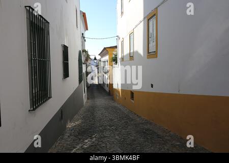 Portogallo. Evora. Strada dell'antica città. Foto Stock