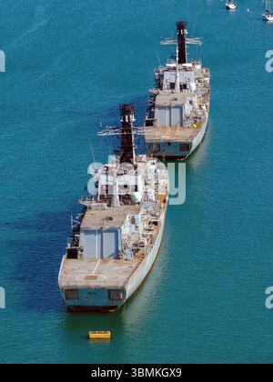 Le fregate Type 23 dismesse Northumberland e Montrose furono dismesse in attesa di essere smaltite nel porto di Portsmouth. Foto Stock