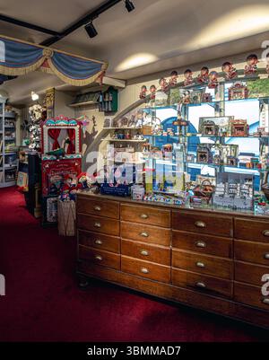 Benjamin Pollocks Toy Shop al Covent Garden Market, Londra, Regno Unito Foto Stock
