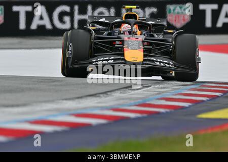 SPIELBERG, AUSTRIA - GIUGNO 27: Yuki Tsunoda del Giappone guida la (22) Oracle Red Bull Racing RB21 durante le prove di prova in vista del Gran Premio di F1 d'Austria al Red Bull Ring Circuit il 27 giugno 2025 a Spielberg, Austria. (Foto di Vince Mignott/Alamy Live News) Foto Stock