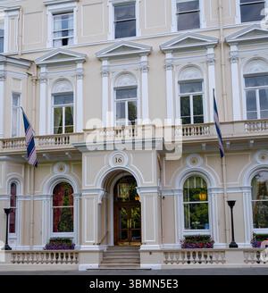 The East India Club, 16 St James's Square, Londra; fondato nel XIX secolo, un tipico club per gentiluomini Foto Stock