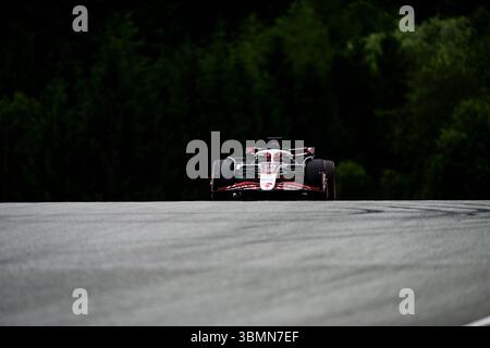 Spielberg, Austria. 27 giugno 2025. Il pilota francese del MoneyGram Haas F1 Team Esteban Ocon gareggia nelle prove libere due del Gran Premio d'Austria di Formula 1. Credito: SOPA Images Limited/Alamy Live News Foto Stock