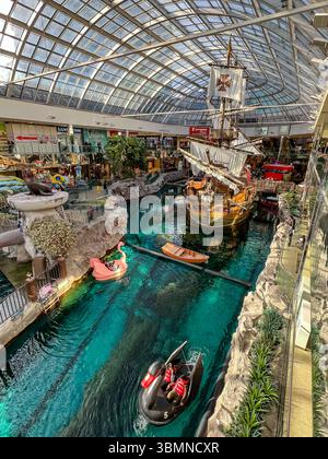 Edmonton, Alberta - 13 ottobre 2024: La laguna nel West Edmonton Mall Edmonton Foto Stock