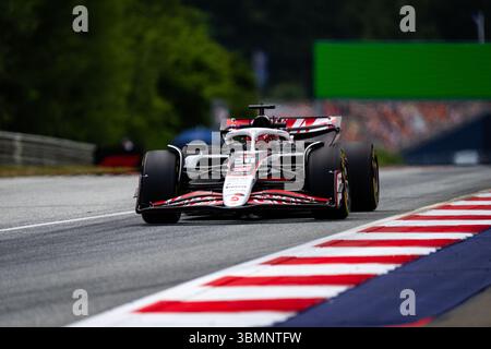 Spielberg, Austria. 27 giugno 2025. Il pilota francese del MoneyGram Haas F1 Team Esteban Ocon è visto in azione durante le prove libere del Gran Premio d'Austria di Formula 1 2025 sul Redbull Ring. (Foto di Luca Martini/SOPA Images/Sipa USA) credito: SIPA USA/Alamy Live News Foto Stock