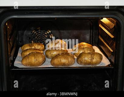 Patate casalinghe al forno, selettive. Foto Stock