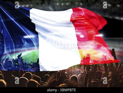 Tifosi di calcio o di calcio e bandiera della Francia Foto Stock