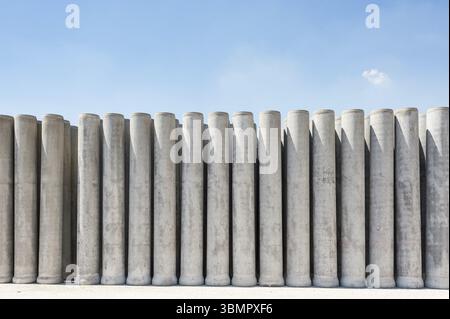 Tubo di cemento per l'edilizia Foto Stock