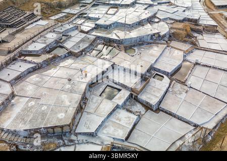 Vista aerea della Valle dell'Anana con antiche terrazze saline, Paesi Baschi, Spagna Foto Stock