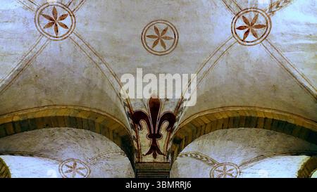 Simbolo Templare. Dettagli dell'interno della chiesa di San fermo maggiore a Verona. Veneto, Italia Foto Stock