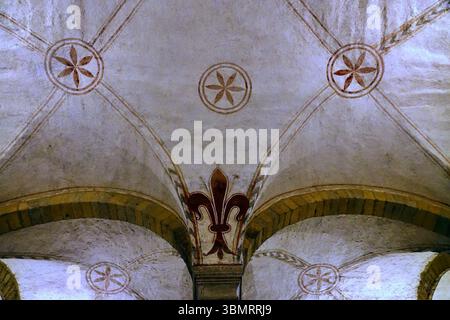 Simbolo Templare. Dettagli dell'interno della chiesa di San fermo maggiore a Verona. Veneto, Italia Foto Stock