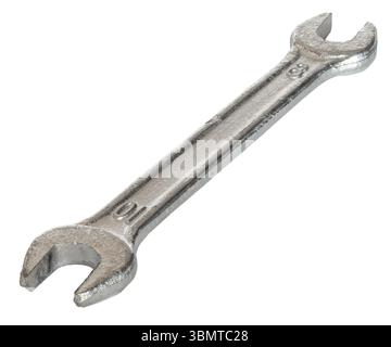 Chiave isolata in acciaio inox vista ad angolo con il lato di 10 mm più vicino alla fotocamera e 8 mm più lontano dall'obiettivo su uno sfondo bianco Foto Stock