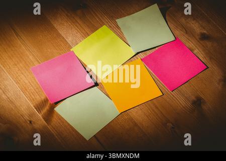 Note adesive colorate con spazio di copia Foto Stock