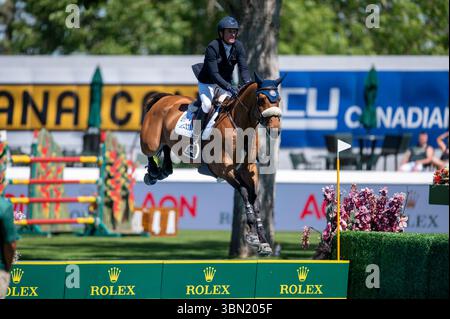 Calgary, Alberta, Canada, 29 giugno 2025. Darragh Kenny (IRE) in sella a Diaroubet - The Pan American, Spruce Meadows Masters, - AON Grand Prix - Credit: Peter Llewellyn/Alamy Live News Foto Stock