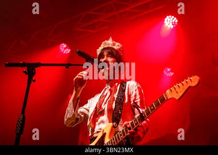 Manchester, Regno Unito. 29 giugno 2025. Michelle Zauner (voce solista, chitarrista) dei Japanese Breakfast si esibisce dal vivo sul palco durante il concerto. Michelle Zauner (voce solista, chitarrista) dei Japanese Breakfast con Craig Hendrix (batteria, percussioni, cori), Lauren Baba (violino, tastiere, percussioni, cori), e Adam Schatz (sassofono, tastiere, percussioni, cori) si sono esibiti alla Manchester Academy UK come parte del loro - The Melancholy Tour. (Foto di Andy Von Pip/SOPA Images/Sipa USA) credito: SIPA USA/Alamy Live News Foto Stock