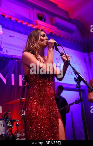 LONDRA, INGHILTERRA - 21 DICEMBRE: Twinnie si esibisce alla Bush Hall il 21 dicembre 2023 a Londra, Inghilterra. CAP/Mar ©Mar/Capital Pictures Foto Stock