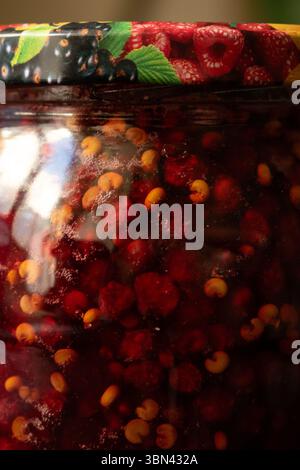 Inceppamento rosso nel recipiente Foto Stock