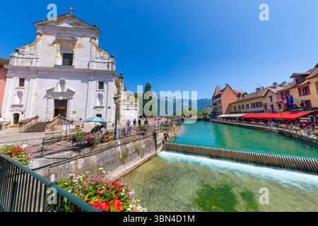 Francia, Alvernia-Rodano-Alpi, alta Savoia, Annecy. Fiume le Thiou. Città vecchia, chiesa di San Francesco, conosciuta come la chiesa degli italiani, Foto Stock