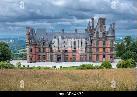 Francia. Brittany. Finistere. Chateau de Trevarez (comune di Saint Goazec) la facciata sud del castello, costruita nel 1917. Foto Stock