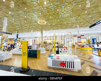 Parigi, ile-de-France, aeroporto Charles de Gaulle. Area commerciale duty free Foto Stock