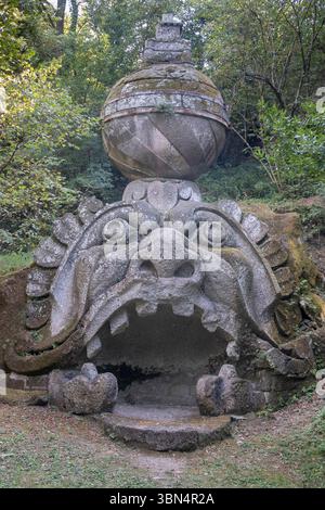 Italia. Lazio. I giardini di Bomarzo. Conosciuto anche come Sacro Bosco o Monster Park. xvi secolo. Statua del dio Proteo * Italia. Lazio. I giardini Foto Stock