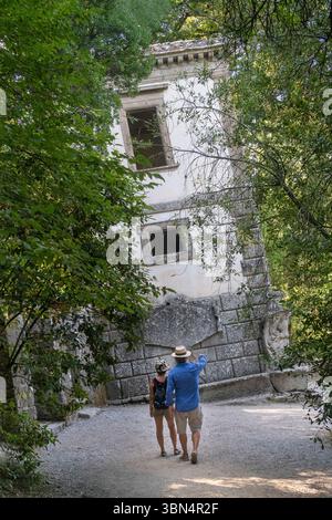 Italia. Lazio. I giardini di Bomarzo. Conosciuto anche come Sacro Bosco o Monster Park. xvi secolo. La casa pendente. * Italia. Lazio. I giardini di Boma Foto Stock