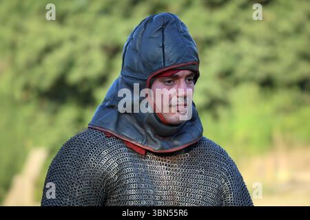 Drakkar Viking Fest, storica rievocazione vichinga. Ladispoli RM, Italia - 28 giugno 2025: Il Drakkar Viking Fest è una storica rievocazione vichinga. Tipico guerriero vichingo che indossa un'armatura da combattimento, nello stile della cultura norrena. Rievocazione storica Ladispoli RM Italia Copyright: XGennaroxLeonardix Foto Stock