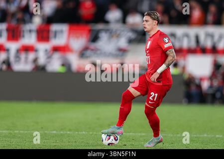 Nicola Zalewski polacco visto in azione durante la partita di calcio delle qualificazioni ai Mondiali 2026 tra Finlandia e Polonia allo Stadio Olimpico. Punteggio finale; Finlandia 2:1 Polonia. Foto Stock