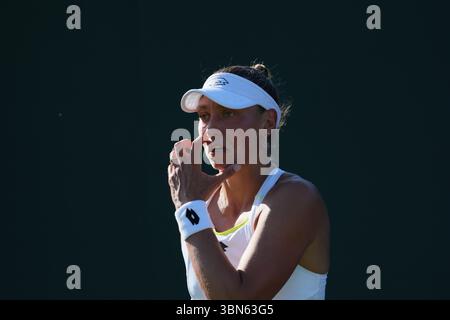 Londra, Regno Unito. 30 giugno 2025. Il belga Yanina Wickmayer reagisce ad una partita di tennis tra il belga Wickmayer e il messicano Zarazua, nel primo turno dei singoli femminili al torneo Grand slam di Wimbledon 2025, lunedì 30 giugno 2025 all'All England Tennis Club, nel sud-ovest di Londra, in Gran Bretagna. BELGA PHOTO BENOIT DOPPAGNE credito: Belga News Agency/Alamy Live News Foto Stock