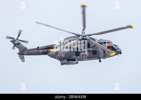 Radom, Polonia - 25 agosto 2023: Elicottero da trasporto Merlin della Marina polacca Leonardo AgustaWestland AW101. Aviazione e velivoli a rotazione militari. Foto Stock