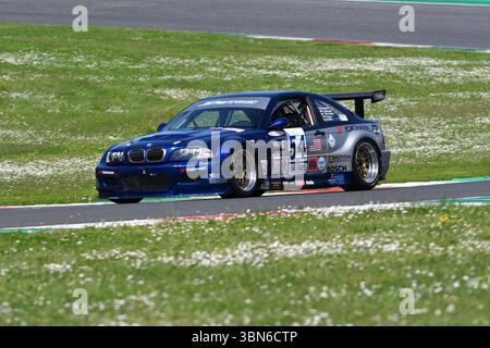 Scarperia, 5 aprile 2024: BMW M3 E46 GTR anno 2001 in azione durante il Mugello Classic 2024 sul circuito del Mugello in Italia. Foto Stock