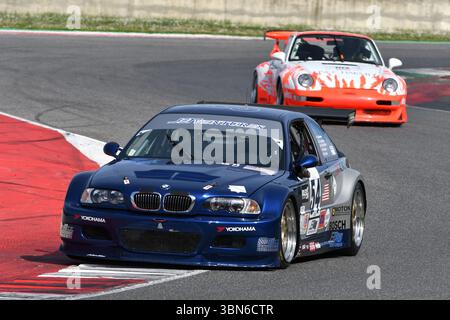 Scarperia, 5 aprile 2024: BMW M3 E46 GTR anno 2001 in azione durante il Mugello Classic 2024 sul circuito del Mugello in Italia. Foto Stock