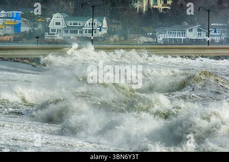 I mari oceanici in una tempesta sono un oggetto affascinante da fotografare Foto Stock