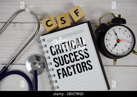 CSF - Critical Success Factors acronimo su blocco note, Healthcar e Medical Concept background Foto Stock