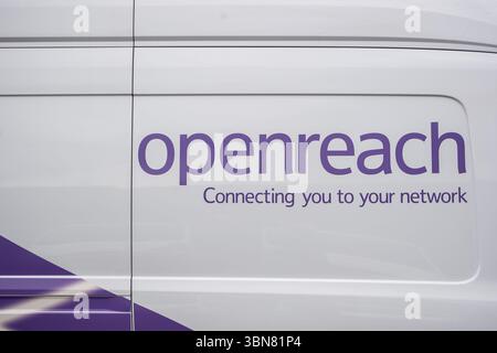 Foto del file datata 11/03/20 di un furgone Openreach presso il centro di formazione Openreach di Peterborough. Openreach ha aggiunto altre 21 sedi alla sua implementazione completa della banda larga in fibra come parte di un piano per connettere fino a cinque milioni di case e aziende entro il prossimo marzo, l'azienda ha annunciato. Le nuove sedi coprono circa 80.000 locali rurali e urbani in tutto il paese, tra cui: Belmont, nel Lancashire; Cheriton Bishop, nel Devon; Didcot, nell'Oxfordshire; Innsworth, nel Gloucestershire; Silverdale, nel Lancashire; e Woburn Sands, nel Buckinghamshire. Data di pubblicazione: Martedì 1 luglio 2025. Foto Stock