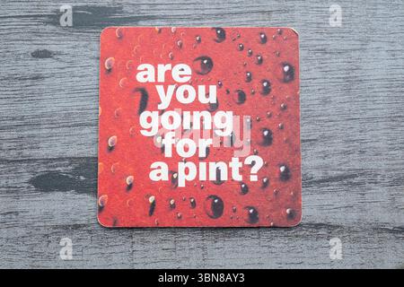 Lublino, Polonia, 26 giugno 2025 montagne russe d'epoca raccolte da un pub Foto Stock