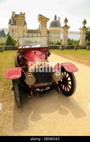 Rally d'auto d'epoca, museo dell'auto, Valencay, Francia. Foto Stock