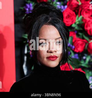 (FILE) Rihanna ha tranquillamente fatto la storia della musica la scorsa settimana. Durante il fine settimana, è stato rivelato da ROC Nation, la sua etichetta discografica, che Rihanna ha superato i 50 miliardi di stream su Spotify. MANHATTAN, NEW YORK CITY, NEW YORK, Stati Uniti d'America - 12 SETTEMBRE: La cantante, attrice, donna d'affari e Rihanna umanitaria (Robyn Rihanna Fenty) con indosso un abito Givenchy arriva al 5th Annual Diamond Ball di Rihanna a beneficio della Fondazione Clara Lionel tenutasi a Cipriani Wall Street il 12 settembre 2019 a Manhattan, New York City, New York, Stati Uniti. (Foto di Xavier Collin/Image Press Agency) Foto Stock
