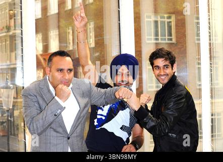 Russell Peters, Gurpreet 'Ghuggi' Singh e Vinay Virmani al photocall per 'Speedy Singhs' alla Jumeirah Carlton Tower di Londra - 23 settembre 2011 Foto Stock