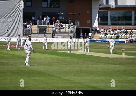 Una partita di cricket in corso al New Road County Ground, Worcester. Giorno 1 del match di campionato tra Worcestershire e Essex, l'ex battitore. Foto Stock
