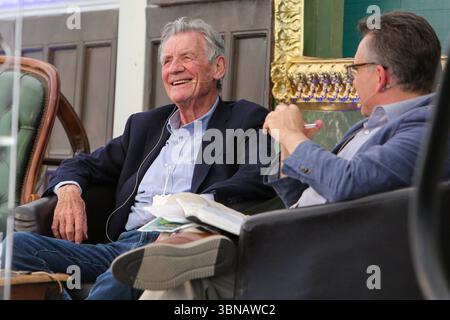 Lo scrittore, Ex Monty-Python e la star televisiva Michael Palin appare al Chalke History Festival, Broad Chalke, Wiltshire nel giugno 2025. Foto Stock