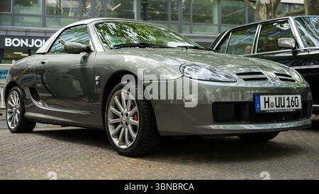 BERLINO - 10 MAGGIO 2025: Vettura sportiva compatta britannica MG TF 160 al Classic Days Berlin Foto Stock